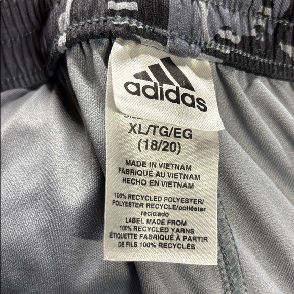 Adidas NWT Youth Black and Gray Camouflage Shorts - Picture 5 of 6